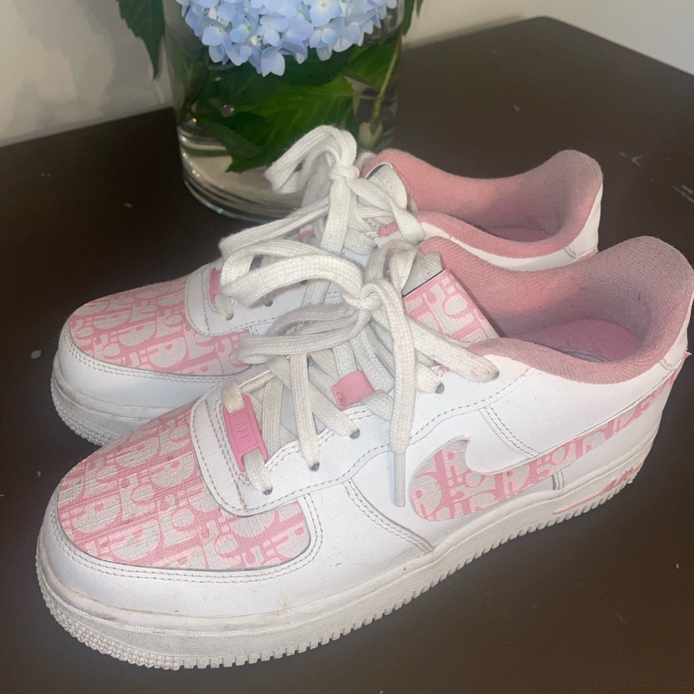 Nike sneakers with customized pink print. UK 5 / US 7